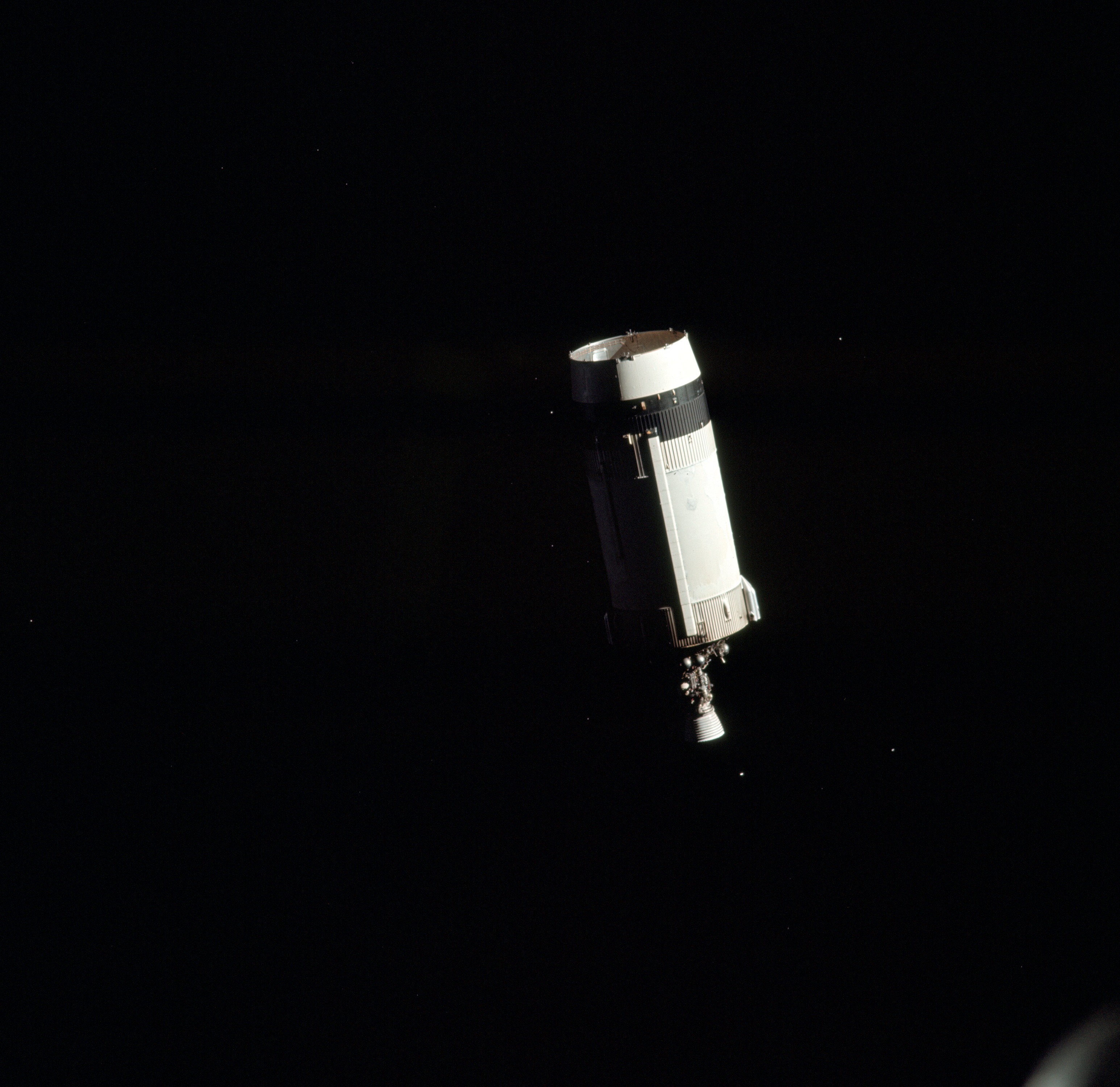 Rocinante spacecraft concept above Earth